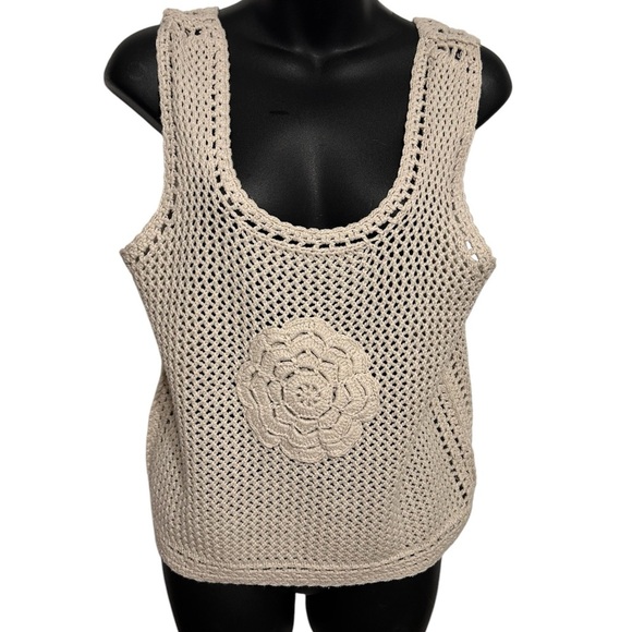 Jessica Simpson cream crochet top with floral detail size large - Picture 2 of 7